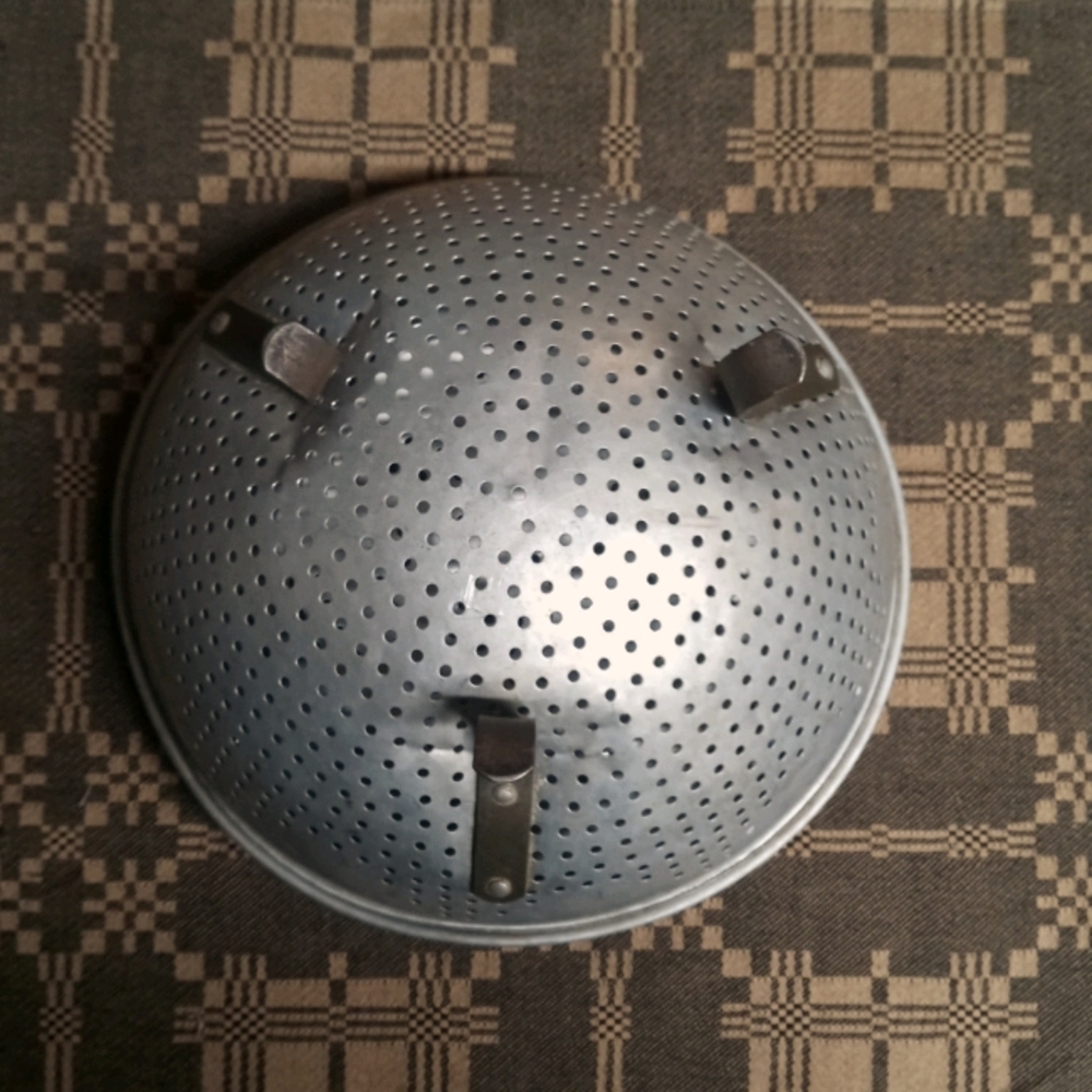 Set of 2 Vintage collanders